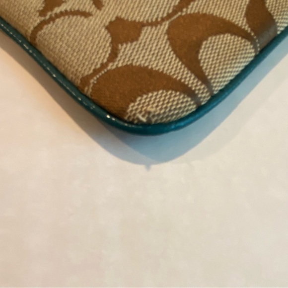 Coach Wristlet Signature Classic C Pattern - Picture 7 of 8